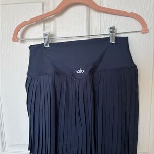 ALO Yoga Women's Dark Blue Pleated A-Line Skirt